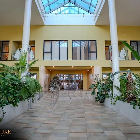 Flowers By Yamaluxe Apartamento