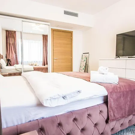 Apartment Flowers By Yamaluxe