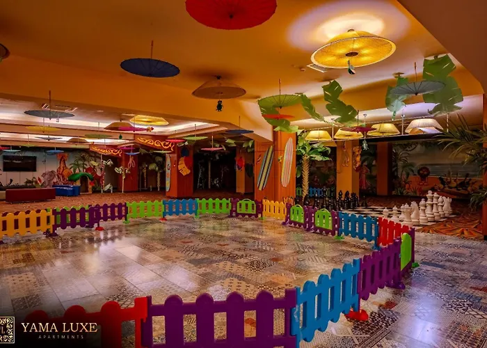 Апартаменти Flowers By Yamaluxe